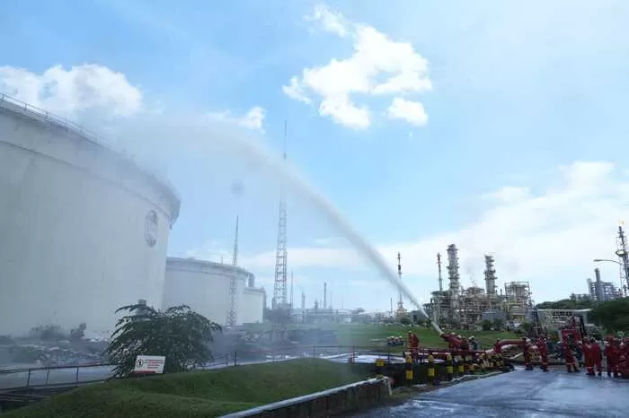 Tangki Kilang di Cilacap Terbakar